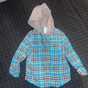Hooded shirt